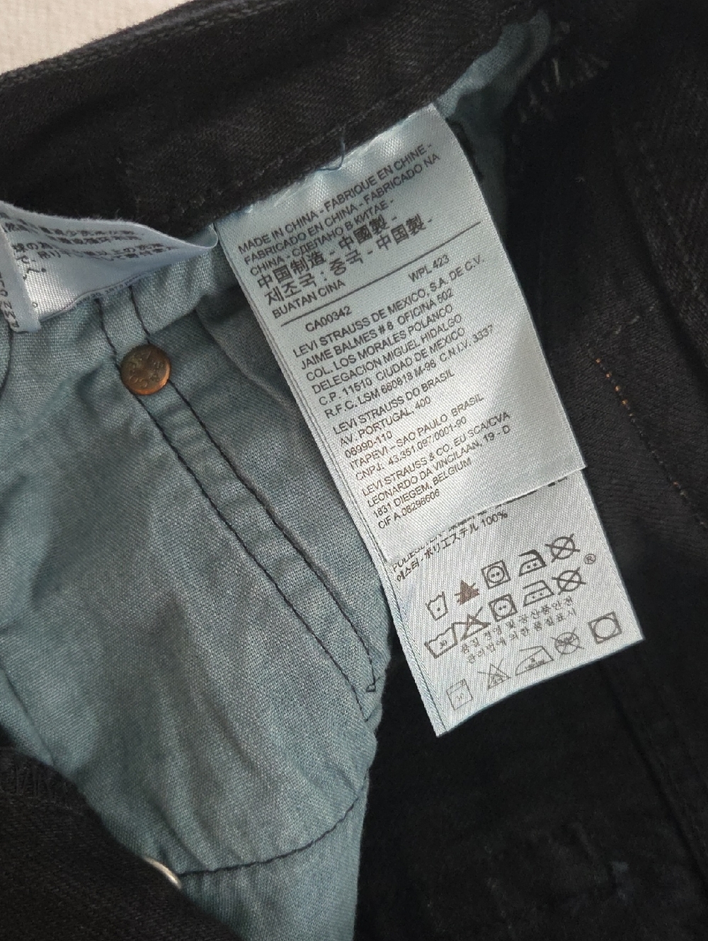 Levi's Black Denim Shorts with Floral Embroidery Size 29 - Picture 8 of 8